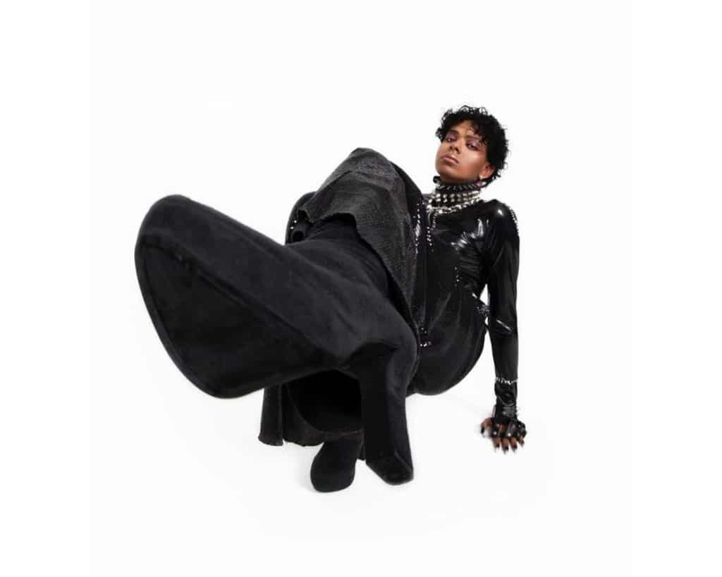 ex-cantor-golpel-surge-com-roupas-femininas-e-deixa-seguidores-curiosos-1-1