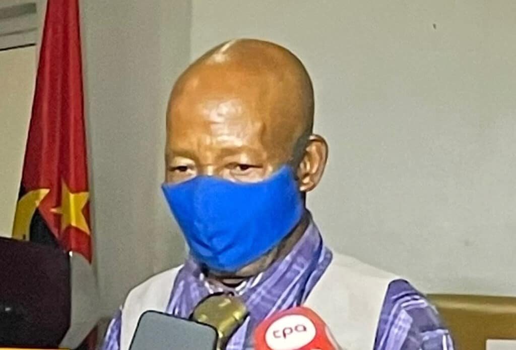 Ancião conclui curso médio de enfermagem aos 82 anos