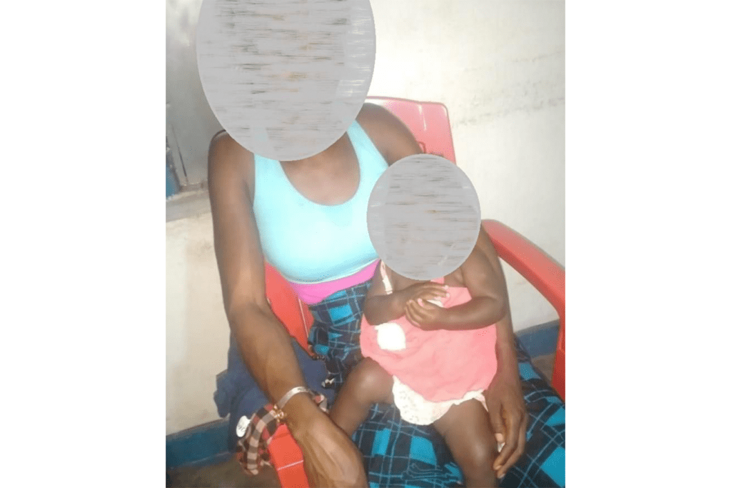 Cidadã com problemas de fertilidade simula estar grávida e é detida após raptar bebé de 6 meses