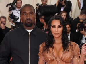 Kanye West diz que Deus irá fazer com que ele e Kim Kardashian voltem