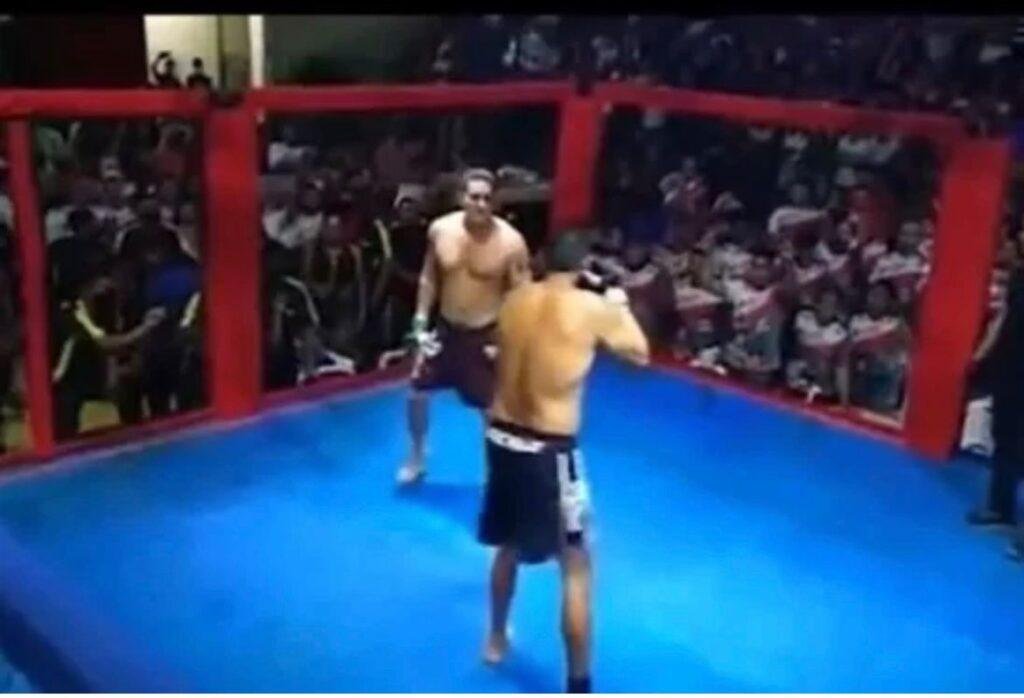 Políticos brasileiros decidem acabar rivalidade política num ringue de MMA Políticos brasileiros decidem acabar rivalidade política num ringue de MMA