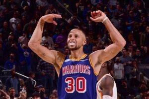 Stephen Curry “bate” Ray Allen e torna-se no jogador com mais triplos convertidos na temporada regular na história da NBA