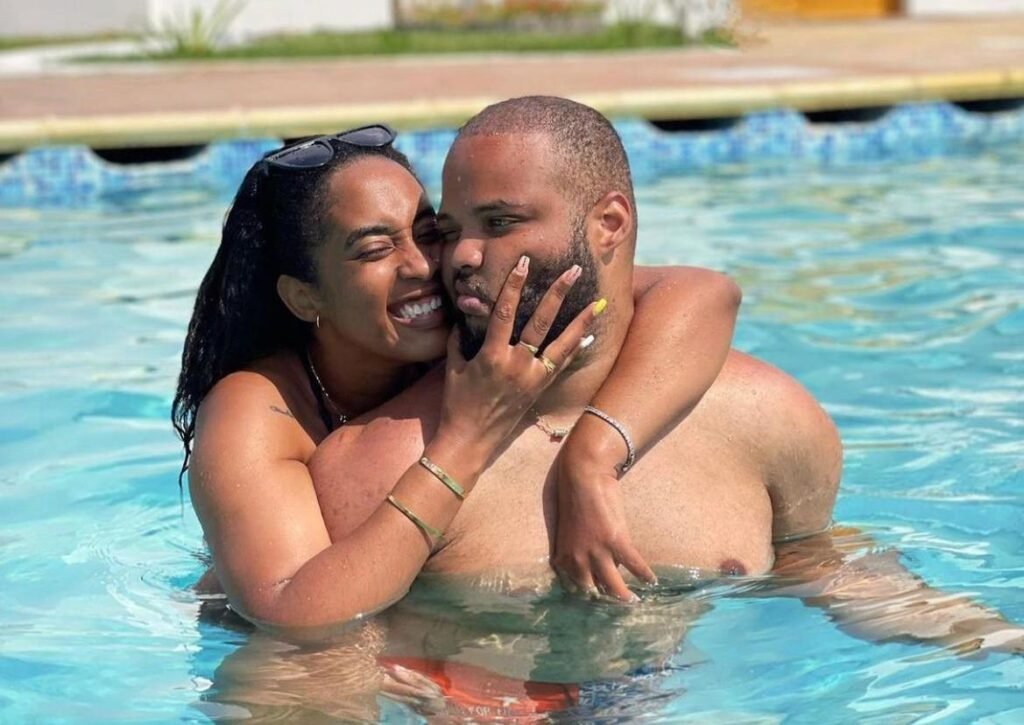 Deksz James, namorado de Londrina Kelly, pronuncia-se após vídeos íntimos de há 4 anos da sua amada vazarem nas redes sociais. Deksz James, namorado de Londrina Kelly, pronuncia-se após vídeos íntimos de há 4 anos da sua amada vazarem nas redes sociais.