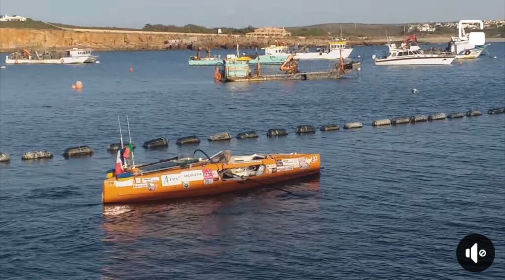 Homem que tentava atravessar o oceano atlântico numa canoa a remo morre em alto mar