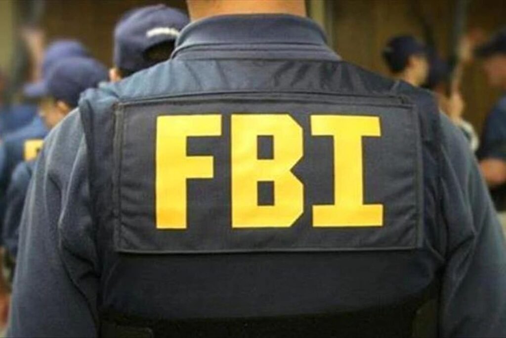 FBI lança campanha para recrutar espiões dentro da Embaixada da Rússia