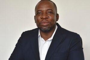 Liderança da IURD em Angola diz que os templos da igreja foram reabertos de forma ilegal.