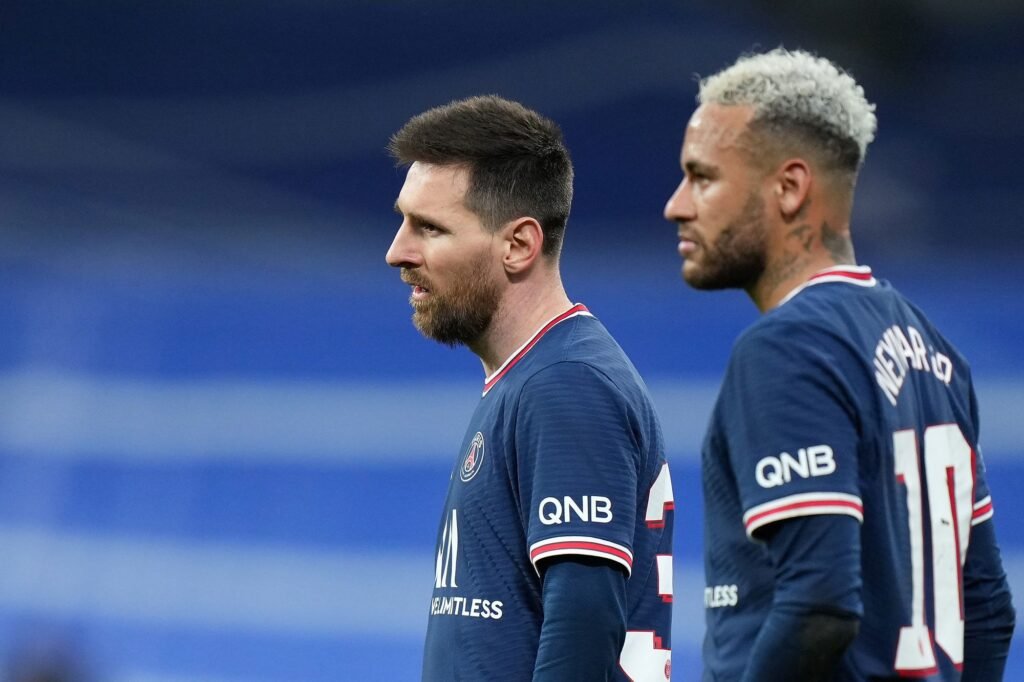 Neymar Jr defende: «Há jogadores do PSG que não entendem como o Messi joga»