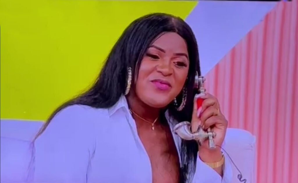 Jade Moura emociona-se durante programa de TV após receber mensagem de carinho e apoio da mãe Jade Moura emociona-se durante programa de TV após receber mensagem de carinho e apoio da mãe