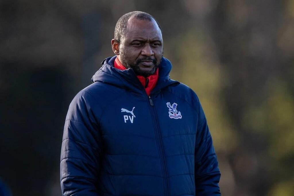 Treinador Patrick Vieira agride adepto do Everton após sofrer remontada épica