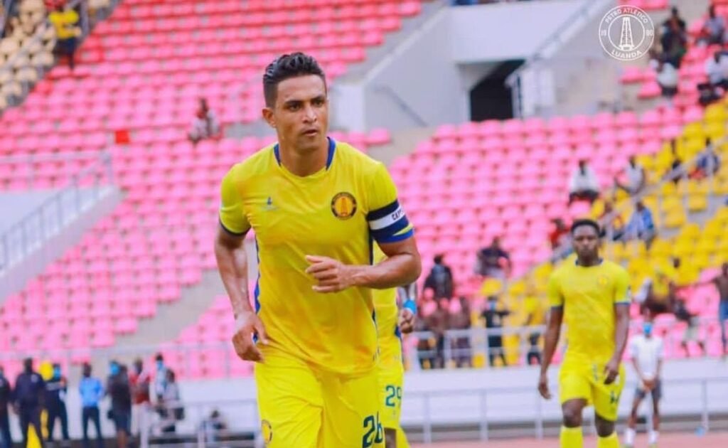 Tiago Azulão leva a “bota de ouro” ao sagrar-se melhor marcador Tiago Azulão leva a “bota de ouro” ao sagrar-se melhor marcador