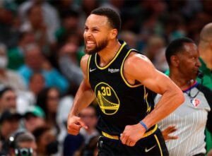 Warriors vencem Celtics com “show” de Stephen Curry e empatam a final da NBA