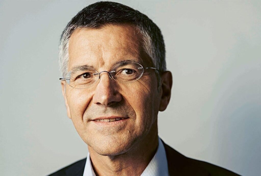 Presidente do Bayern avisa Lewandowski: «Um contrato é um contrato»