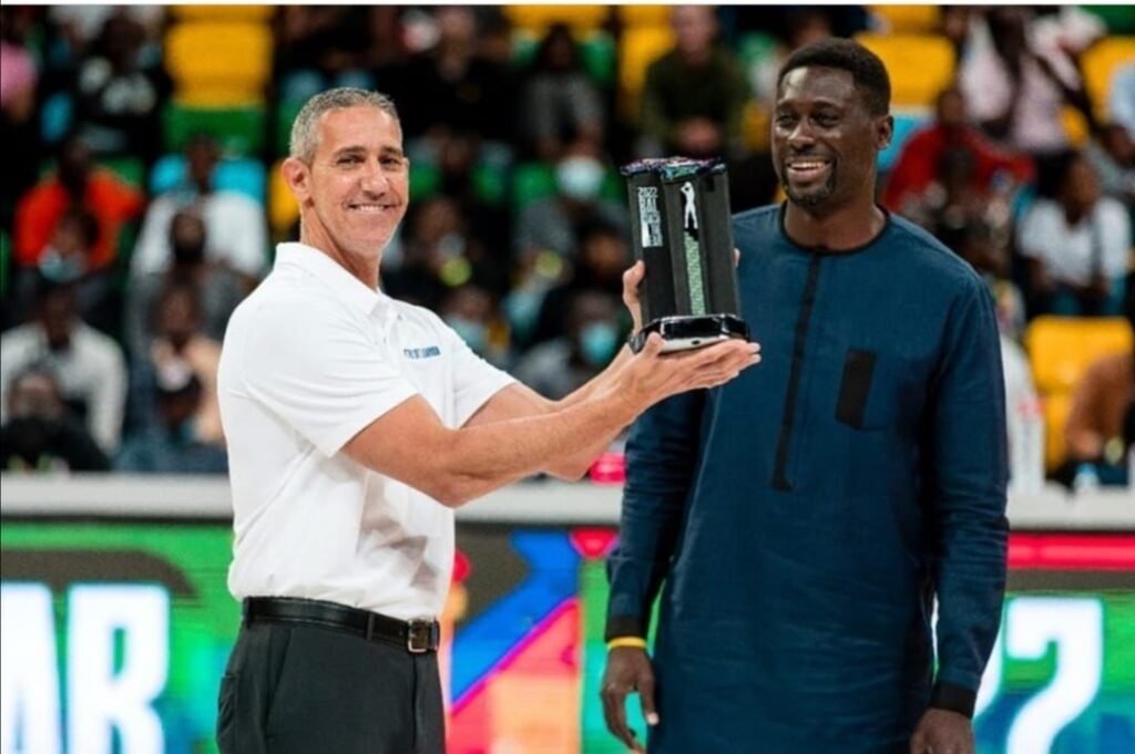 José Neto eleito o melhor treinador do ano da BAL