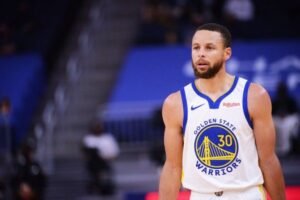 Stephen Curry brilha, mas Warriors perdem com os Celtics no primeiro jogo da final da NBA