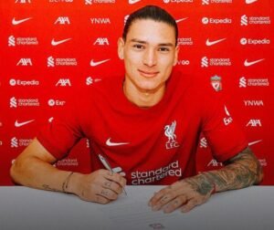 Liverpool oficializa contratação de Darwin Núñez