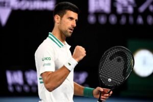 Novak Djokovic apura-se à final de Wimbledon pela oitava vez na carreira