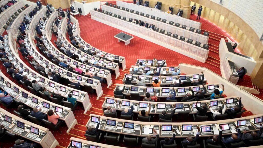 Assembleia Nacional “condena” orações feitas dentro do plenário e garante que tomou medidas administrativas