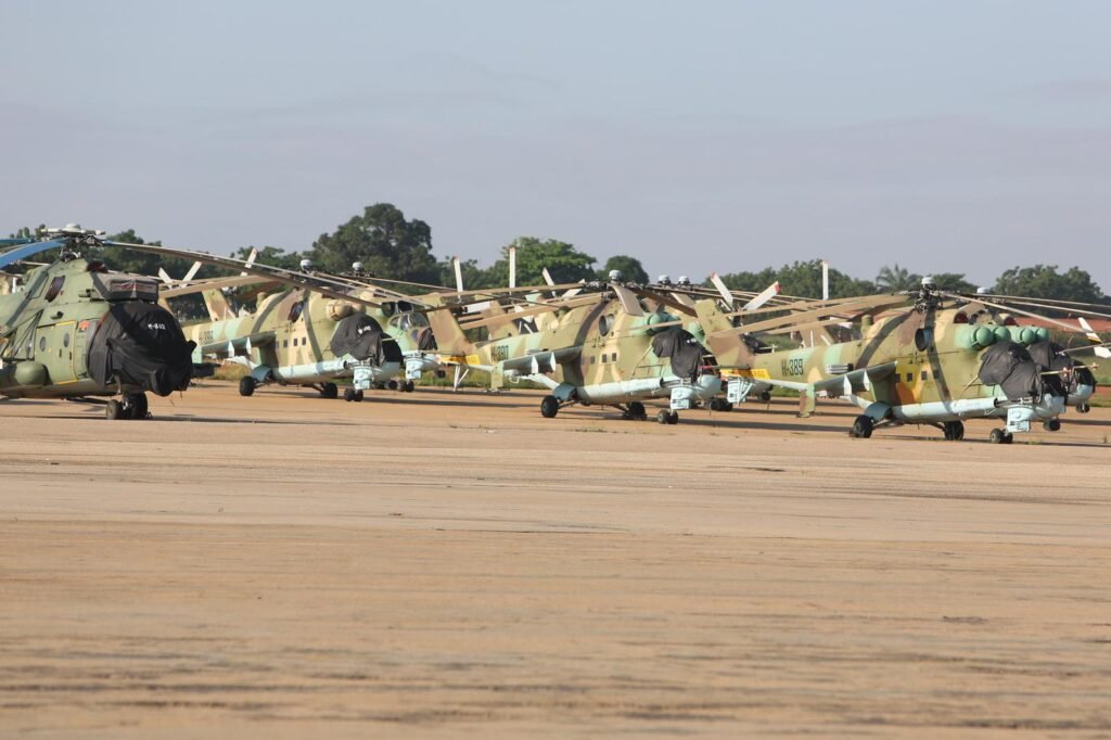 Helicóptero com material da CNE cai no Alto Zambeze, no Moxico Helicóptero com material da CNE cai no Alto Zambeze, no Moxico