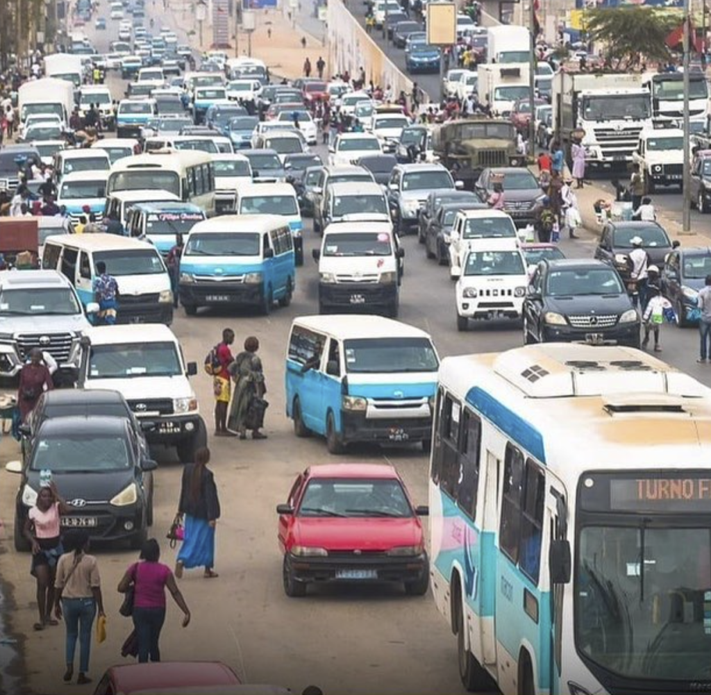 Angolanos estão mais pobres e vivem menos tempo do que há quatro anos