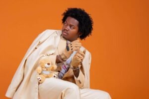 Gerilson Insrael mistura Funk e Kuduro na sua nova música intitulada “Novinha”