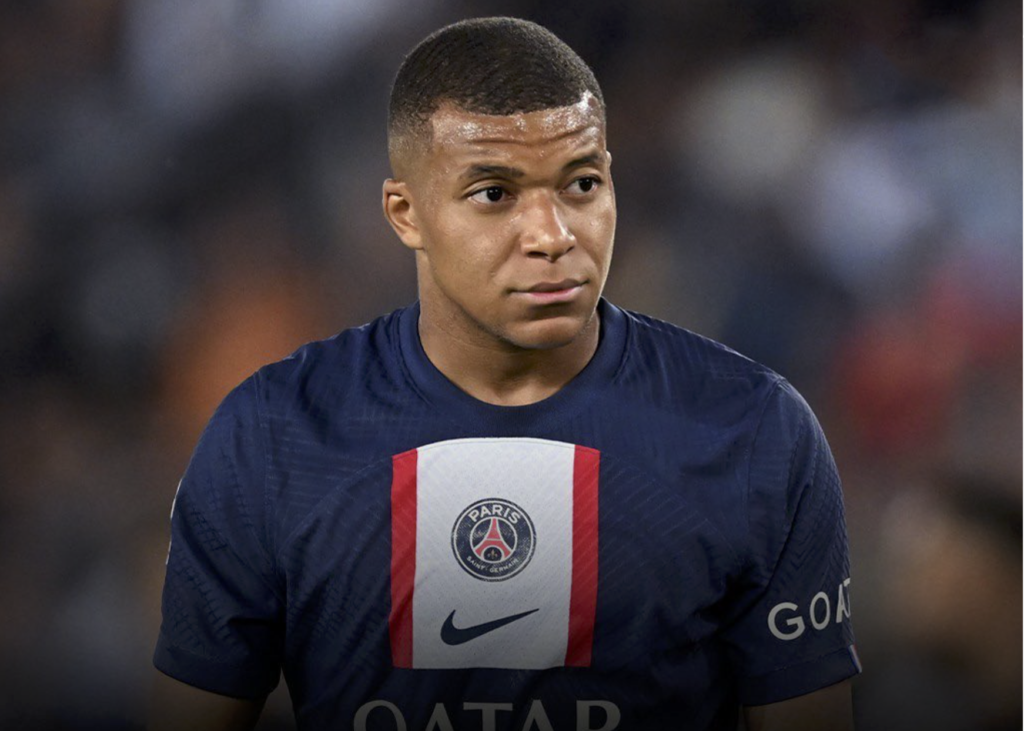 Mbappé quebra silêncio e desmente que tenha pedido para sair do PSG em janeiro de 2023