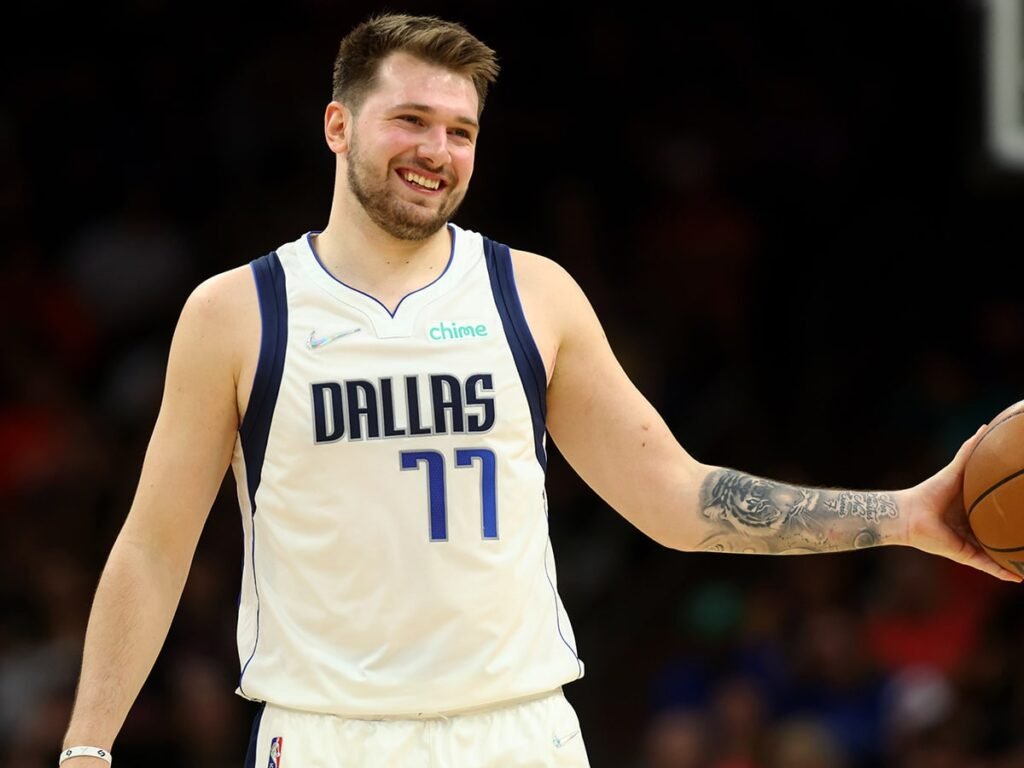 Luka Dončić marca 44 pontos e iguala recorde de Michael Jordan