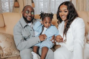 Morreu o primeiro filho de Davido, vítima de afogamento na piscina da residência do artista