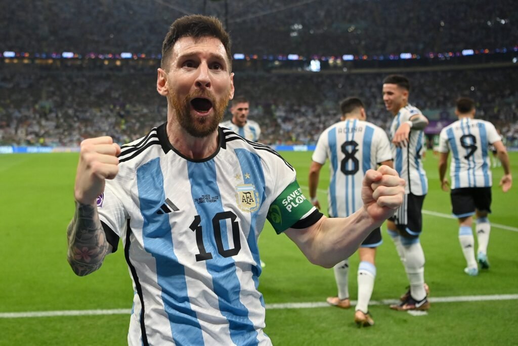 Messi marca, Argentina “verga” México e mantém esperança no apuramento