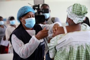 Quarta dose de vacinação contra Covid-19 arranca hoje, segunda-feira, em Angola