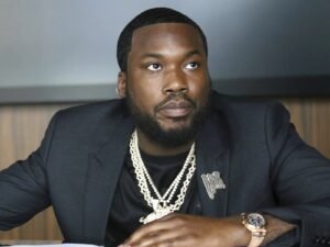 Rapper Meek Mill denuncia, nas redes sociais, que o seu telemóvel foi roubado durante evento no Gana