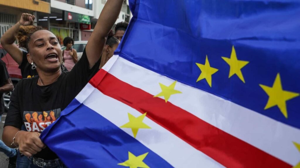 Maioria dos cabo-verdianos quer crioulo como língua oficial Maioria dos cabo-verdianos quer crioulo como língua oficial