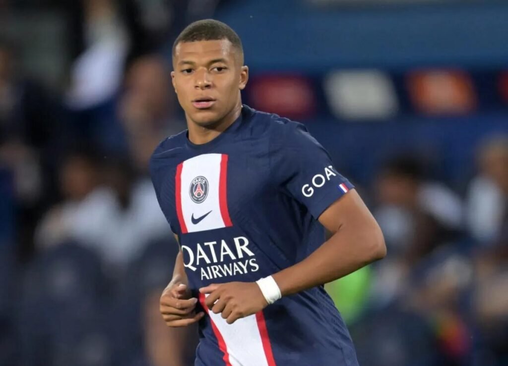 Kylian Mbappé estará no elenco do PSG para o jogo frente ao Bayern de Munique na champions