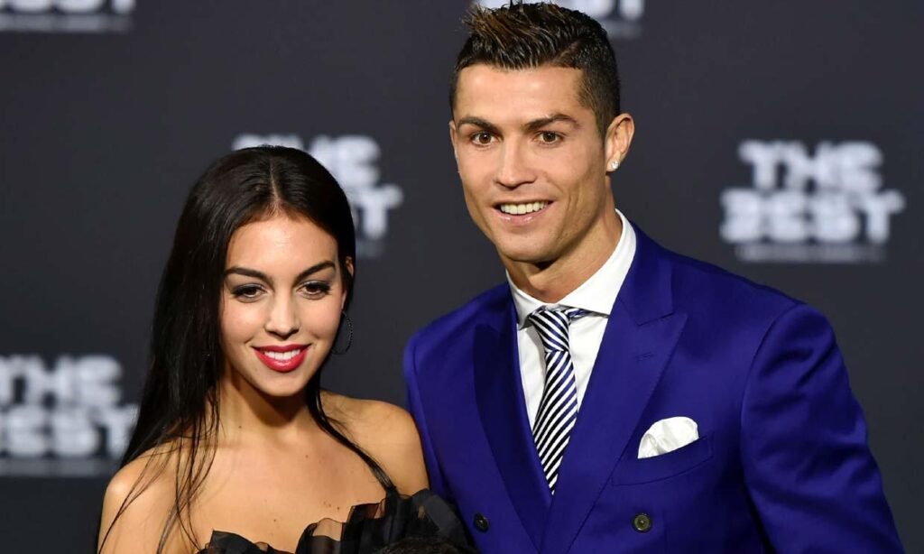 Georgina Rodríguez conta como se apaixonou: «O Ronaldo era tão bonito que até tinha vergonha de olhar para ele.» Georgina Rodríguez conta como se apaixonou: «O Ronaldo era tão bonito que até tinha vergonha de olhar para ele.»