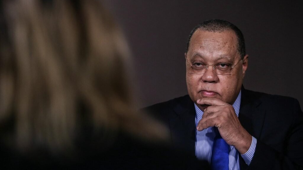 Hélder Pitta Gróz nega acusações de que a PGR recebe ordens superiores para agir em certos casos Hélder Pitta Gróz nega acusações de que a PGR recebe ordens superiores para agir em certos casos