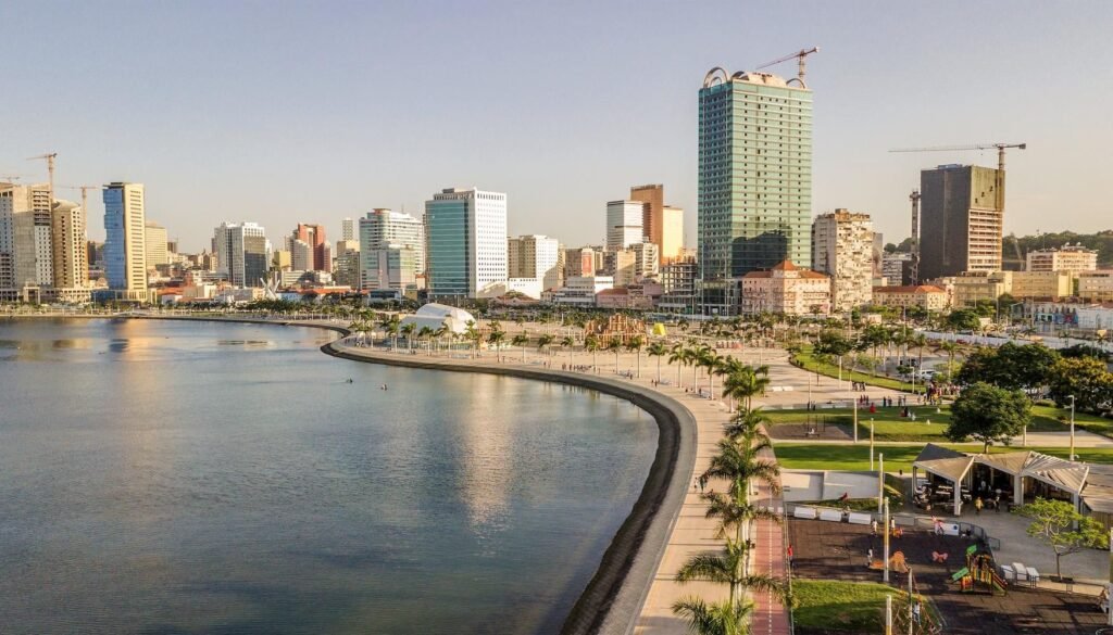 Luanda entre as 10 cidades africanas com o maior número de pessoas milionárias