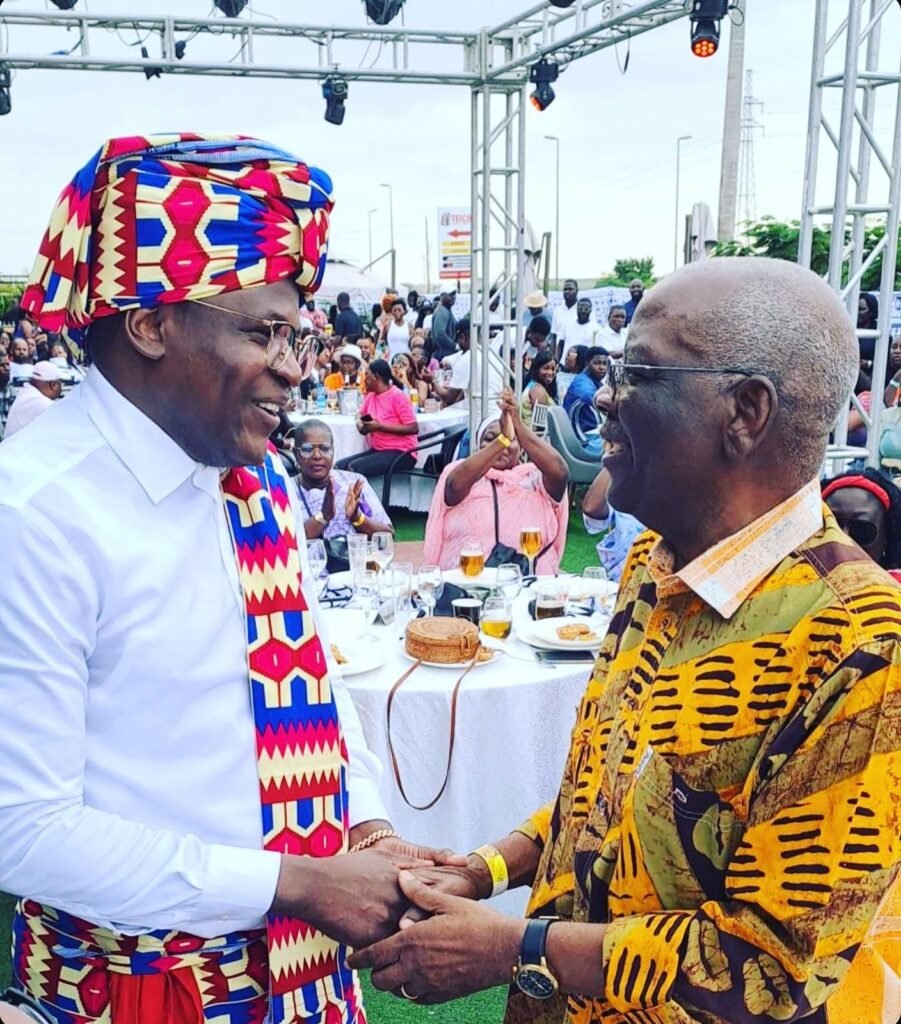 Eddy Tussa eleva o Semba e suas raízes no “Kassembele”.