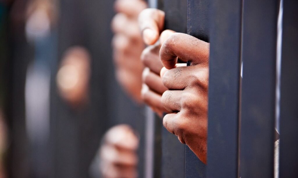 Retenção de cartão multicaixa leva professor a destruir ATM