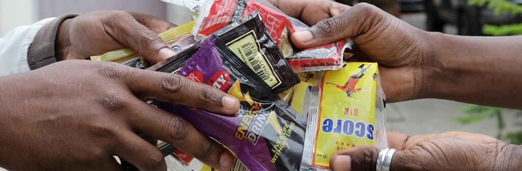 Autoridades sanitárias do Cazenga manifestam preocupação pelo uso excessivo de “pacotinhos” por parte da juventude