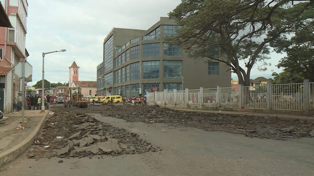 Angola financia reabilitação de estradas de São Tomé e Príncipe Angola financia reabilitação de estradas de São Tomé e Príncipe