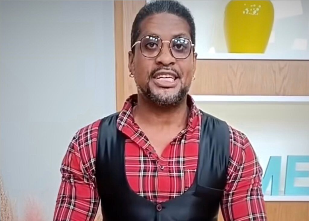 Kelly Silva diz ser o primeiro cantor a levar música ao vivo nos casamentos em Angola Kelly Silva diz ser o primeiro cantor a levar música ao vivo nos casamentos em Angola