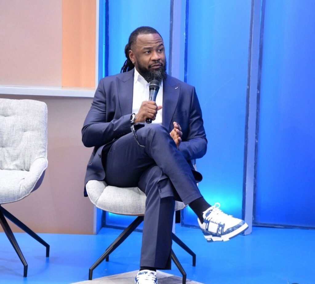 C4 Pedro é o artista que mais toca nas rádios e TV’s em Angola, nas primeiras duas semanas de setembro C4 Pedro é o artista que mais toca nas rádios e TV's em Angola, nas primeiras duas semanas de setembro