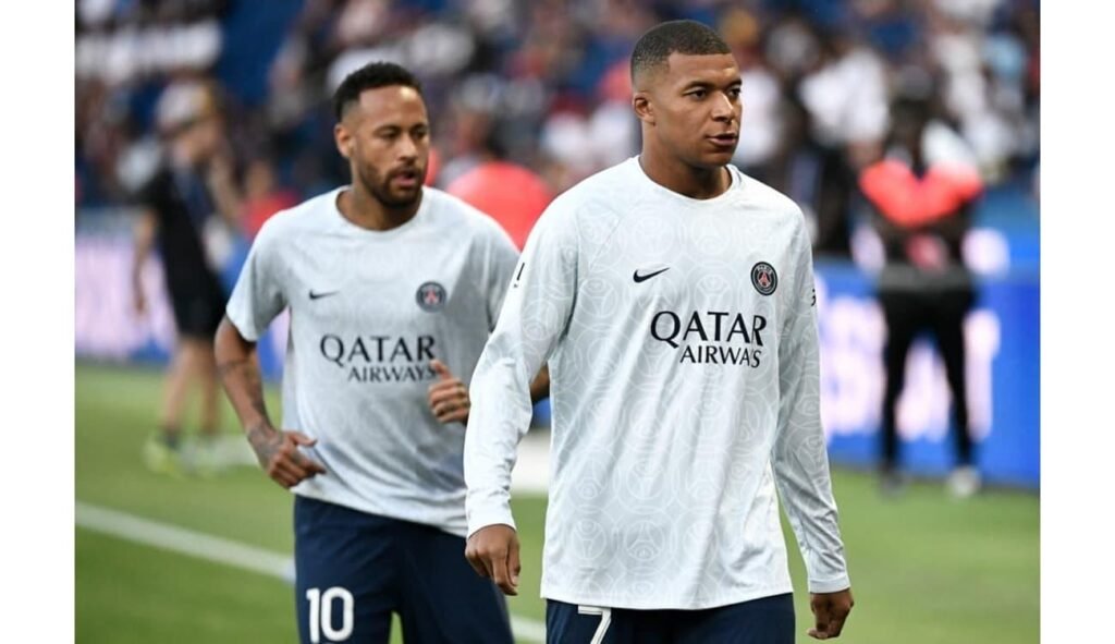 Neymar e Kylian Mbappé deixam de seguir-se nas redes sociais