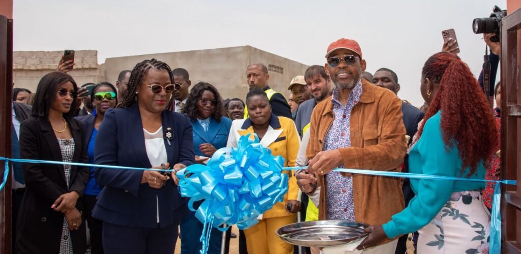 Sonangol entrega ao Governo do Namibe Escola com conceito ecológico