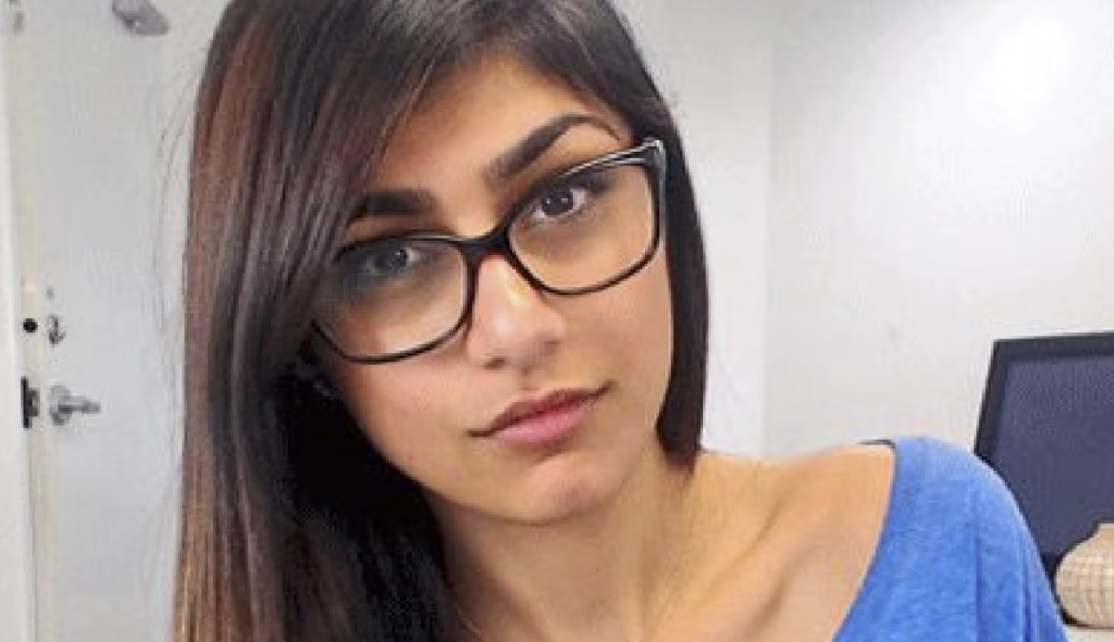 Mia Khalifa perde emprego após comemorar ataques contra Israel Mia Khalifa perde emprego após comemorar ataques contra Israel