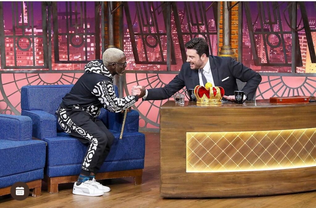 Príncipe Ouro Negro participa do programa brasileiro “The Noite” com Danilo Gentili Príncipe Ouro Negro participa do programa brasileiro "The Noite" com Danilo Gentili
