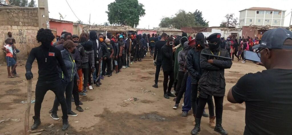 Polícia Nacional desativa a “Turma do Apito” no Sambizanga por usurpação de funções Polícia Nacional desativa a “Turma do Apito” no Sambizanga por usurpação de funções