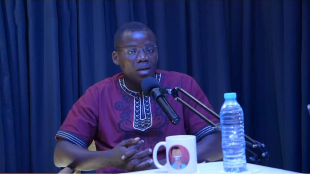 Ministros angolanos têm um cartão recarregável de 15 a 25 milhões de KZs/mês para suas despesas correntes, diz deputado Ministros angolanos têm um cartão recarregável de 15 a 25 milhões de KZs/mês para suas despesas correntes, diz deputado