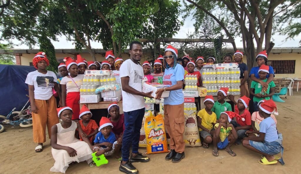 Lucyh D’Ouro, “a menina do Kikolo”, retribui o carinho com seus fãs doando 50% do que fez com a música em cestas básicas