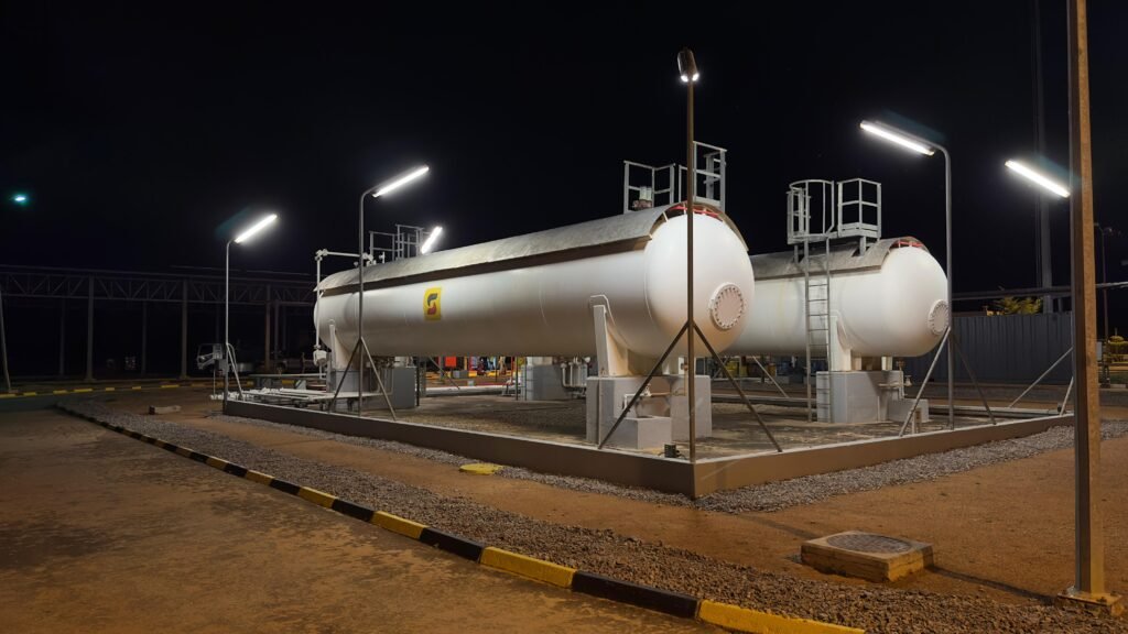 Sonangol inaugura sistema solar fotovoltaico no Cubal para reduzir emissões e custos de energia Sonangol inaugura sistema solar fotovoltaico no Cubal para reduzir emissões e custos de energia