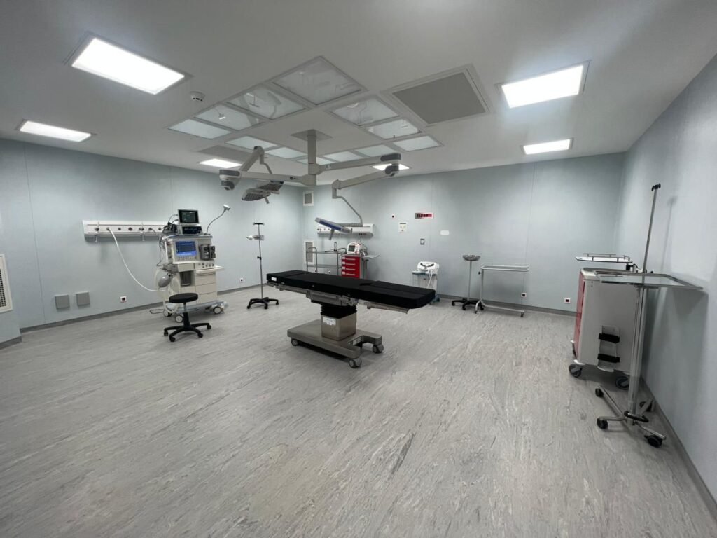 Hospital de Caluquembe com novo Bloco Operatório, Sala de Raio-X e Laboratório Hospital de Caluquembe com novo Bloco Operatório, Sala de Raio-X e Laboratório